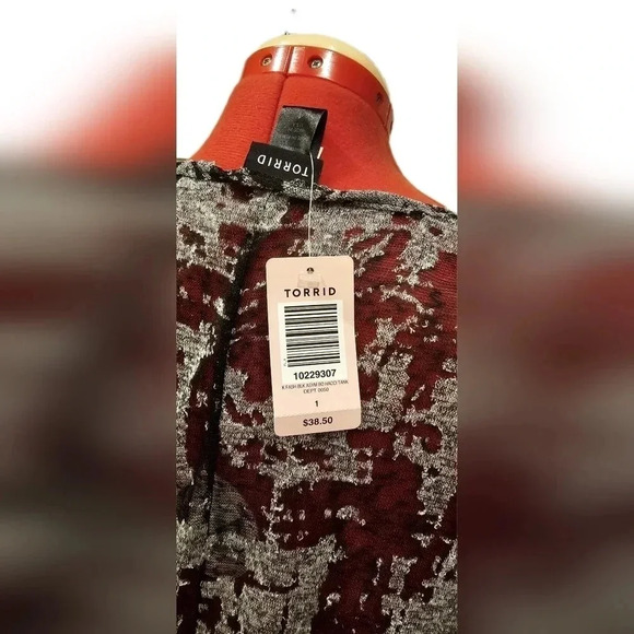 Torrid, Size 1X, Asymmetrical Gray Burnout Sleeveless Top - Picture 3 of 11